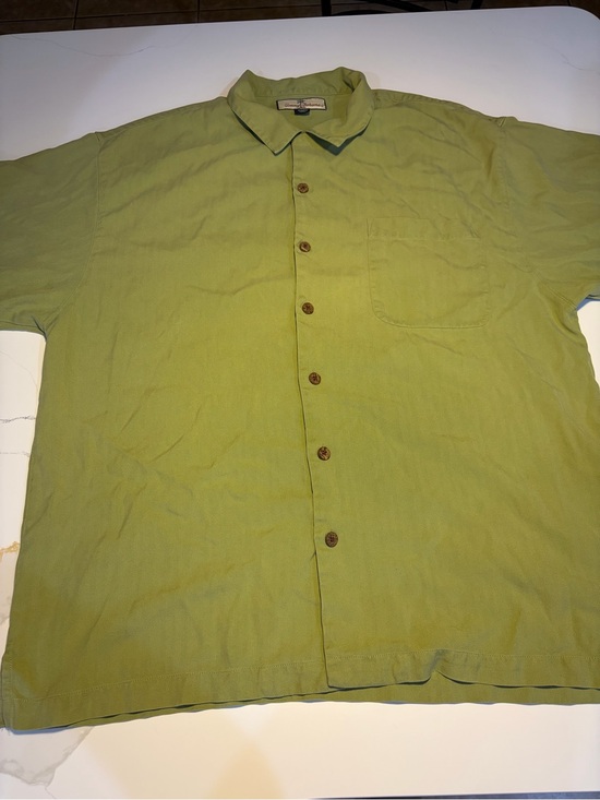 Tommy Bahama Other - Tommy Bahamas 100% silk  Short-Sleeve Button-Up Shirt in Light Olive Green